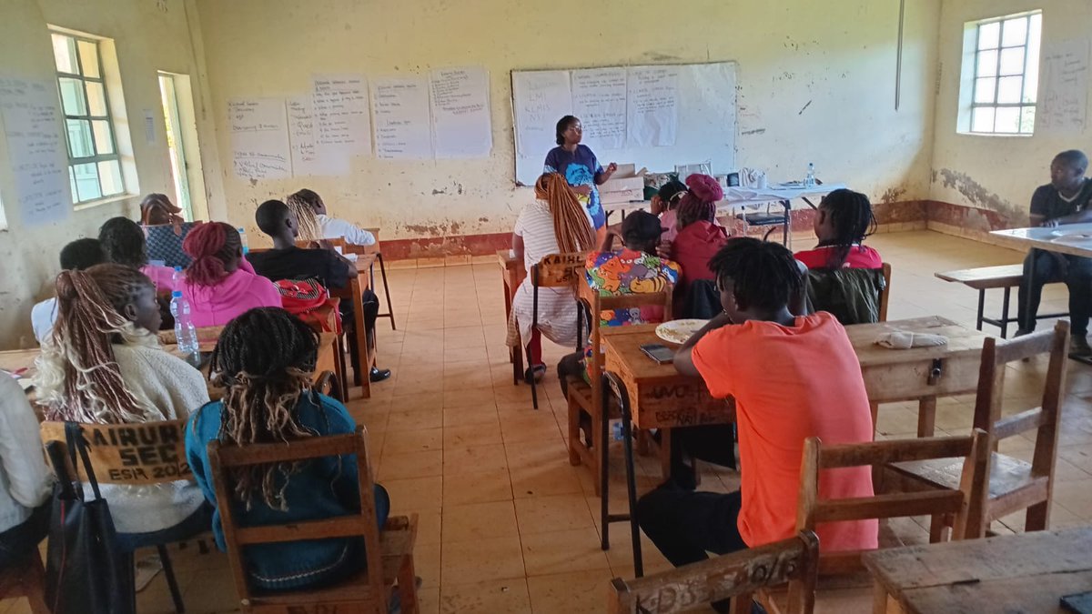 lmis_ke's tweet photo. Building on momentum ๐ Across counties, participants are engaging with the Kenya Labour Market Information System (KLMIS), gaining insights into skills demand, employment trends, and opportunities shaping Kenyaโs workforce.
#NYOTA #KLMIS #SkillsInventory https://t.co/uwNLZLAB6q