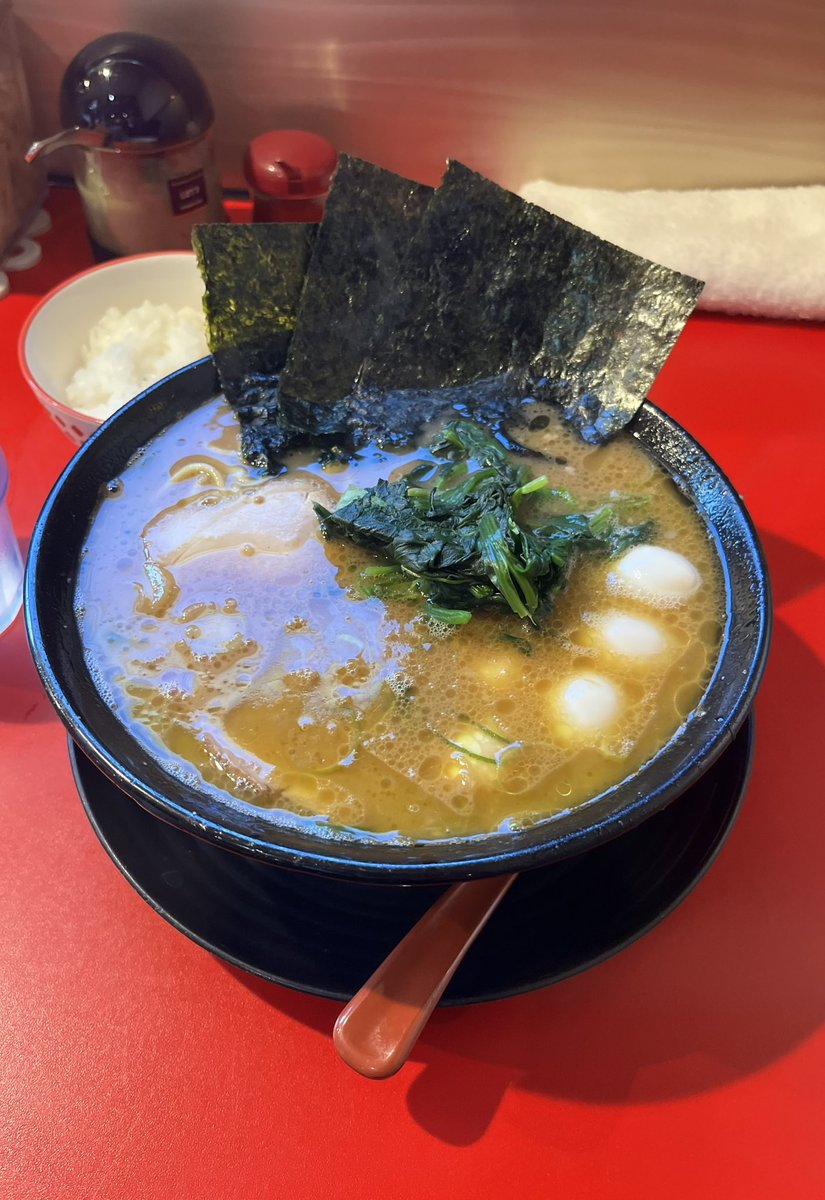 厚木家。
シンプルにうずらのみのトッピング。
ここのスープは唯一無二。
今日もおいしくいただきました✨

#厚木家