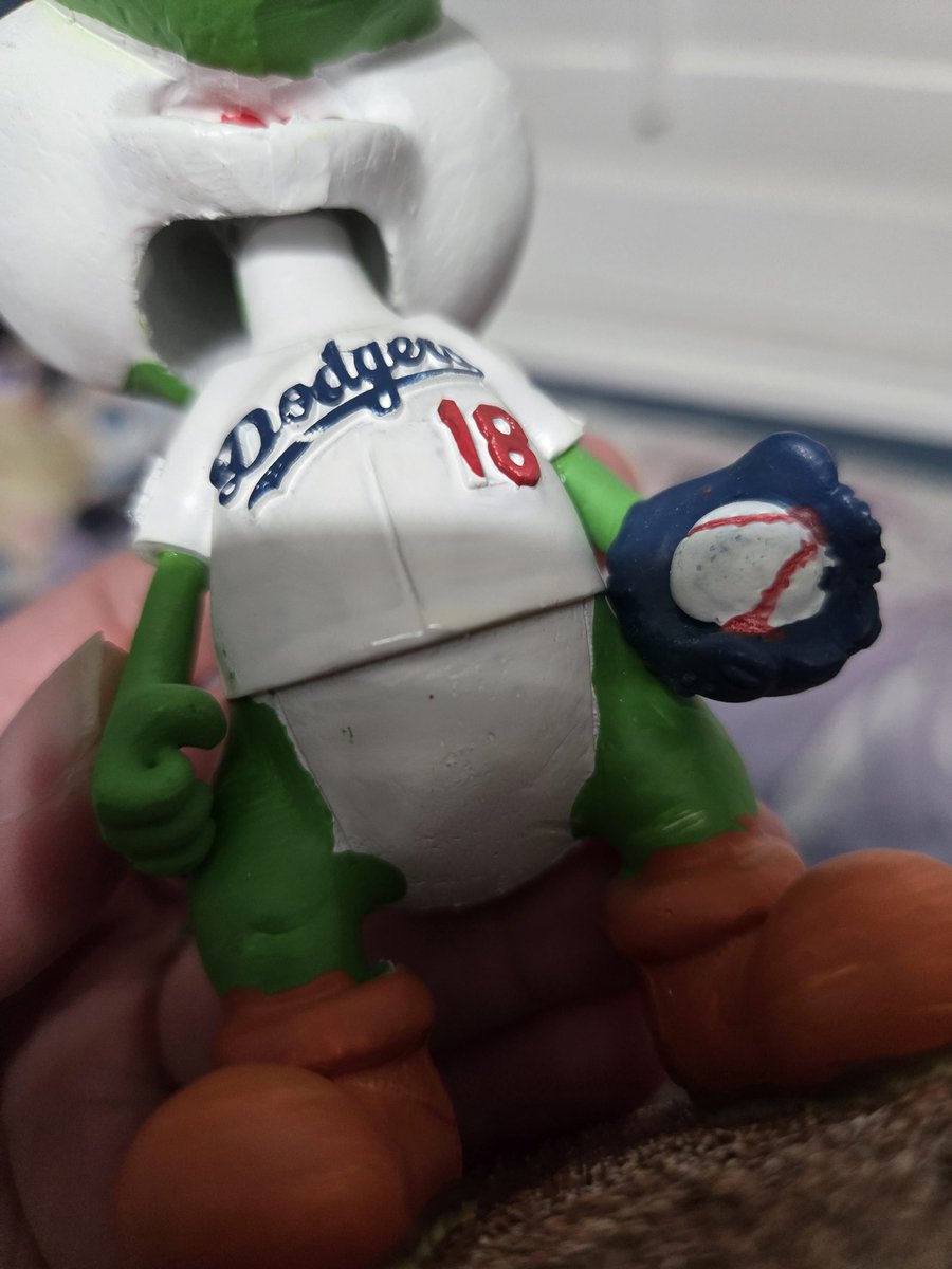sheepymiyuu's tweet photo. Before and after painting my Yoshi Dodgers bobblehead 😊 https://t.co/l64uYK7qcF