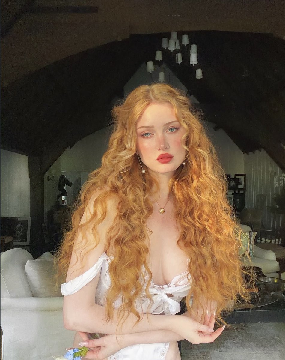 ⠀   
   ㅤ   ㅤ      P S I Q U E
          ㅤㅤ🏹 🐬 🏵
ㅤ      ㅤ    @ asyrenscry.⠀⠀⠀

            ㅤ   So golden.
        ──────────────────
              ⌂          ⌕          ⊞          ♡