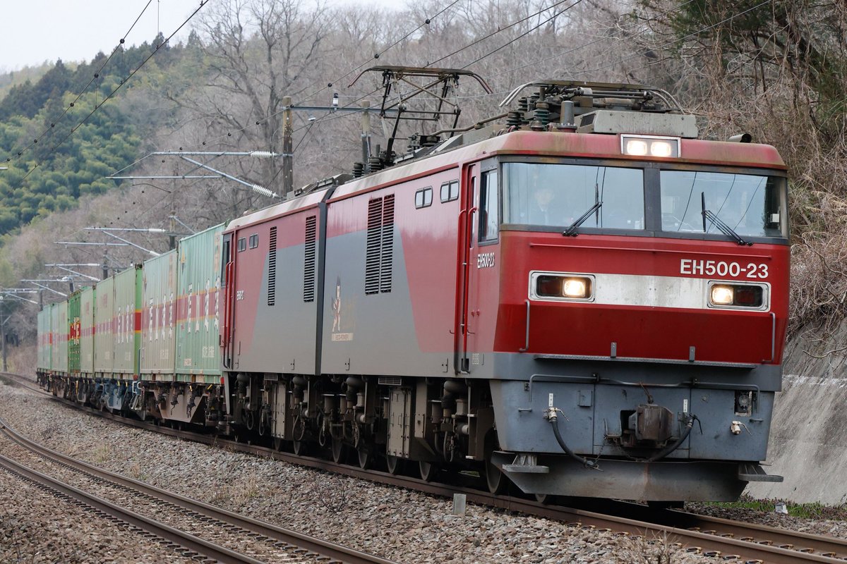 Shiharagi's tweet photo. 1657レ
EH500-7[仙貨]+コキ

61レ
EH500-23[仙貨]+コキ

ここの適正の立ち位置がよく分からないです😥 https://t.co/2LAMoSa9ux