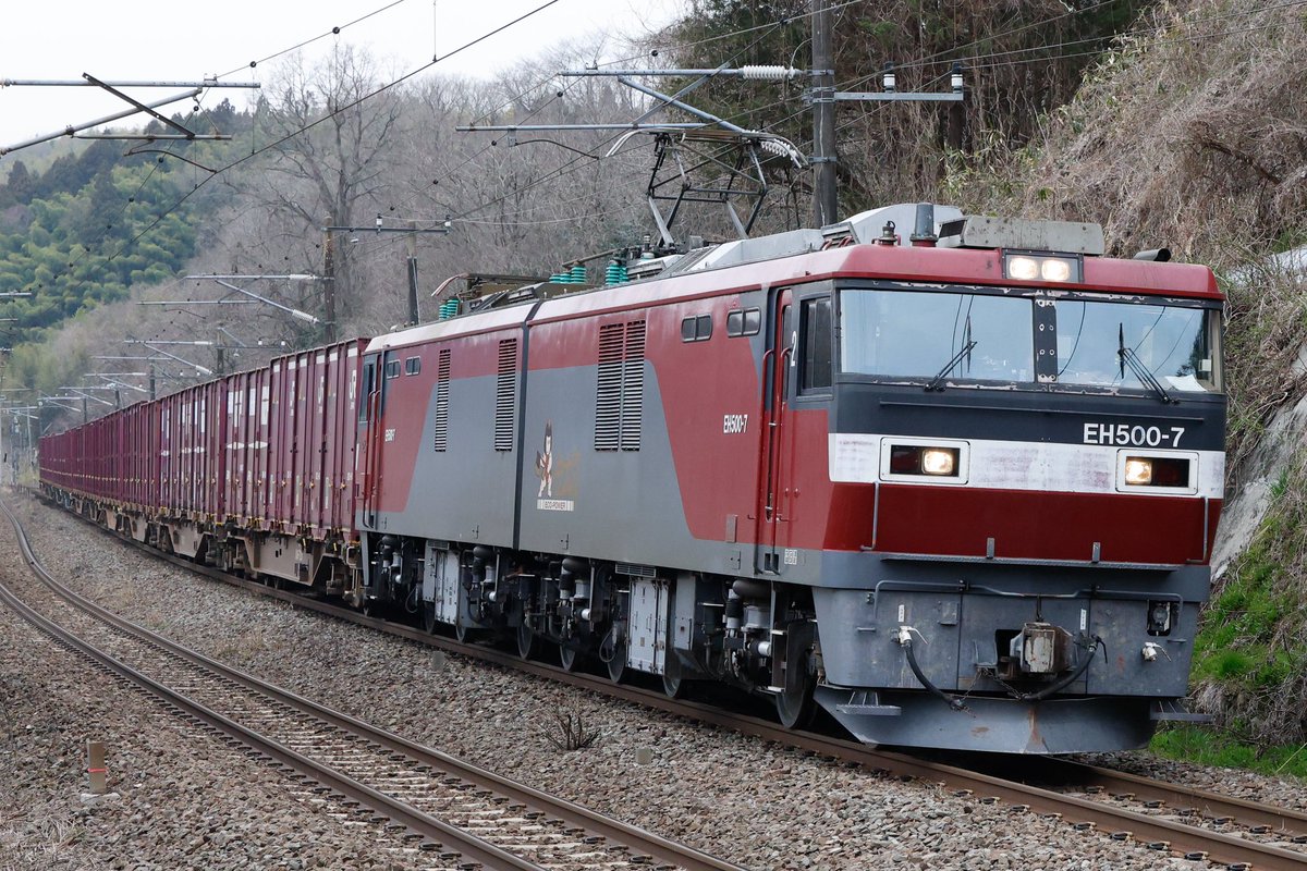 Shiharagi's tweet photo. 1657レ
EH500-7[仙貨]+コキ

61レ
EH500-23[仙貨]+コキ

ここの適正の立ち位置がよく分からないです😥 https://t.co/2LAMoSa9ux