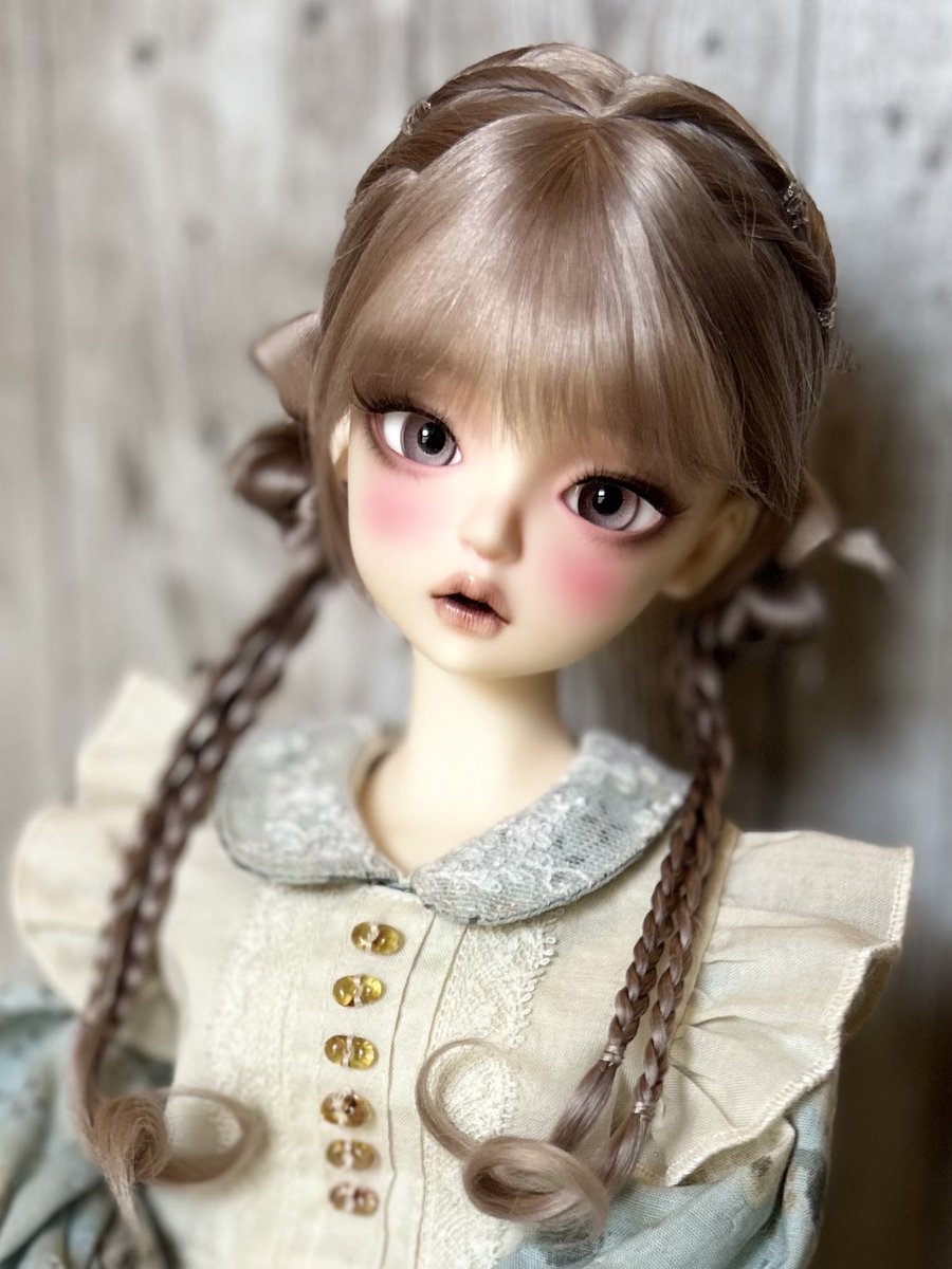 おやすみの日はお嬢様写真撮影。と言ってもiPhoneですが…。ひと目で「それ違うでしょ絶対」ってボケ方することもよくあるポートレートモード使ってみました。