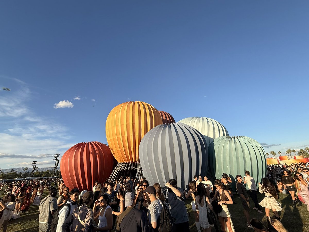 ghettohouse's tweet photo. This years @coachella art installations. #coachella https://t.co/HselTk4Z0c