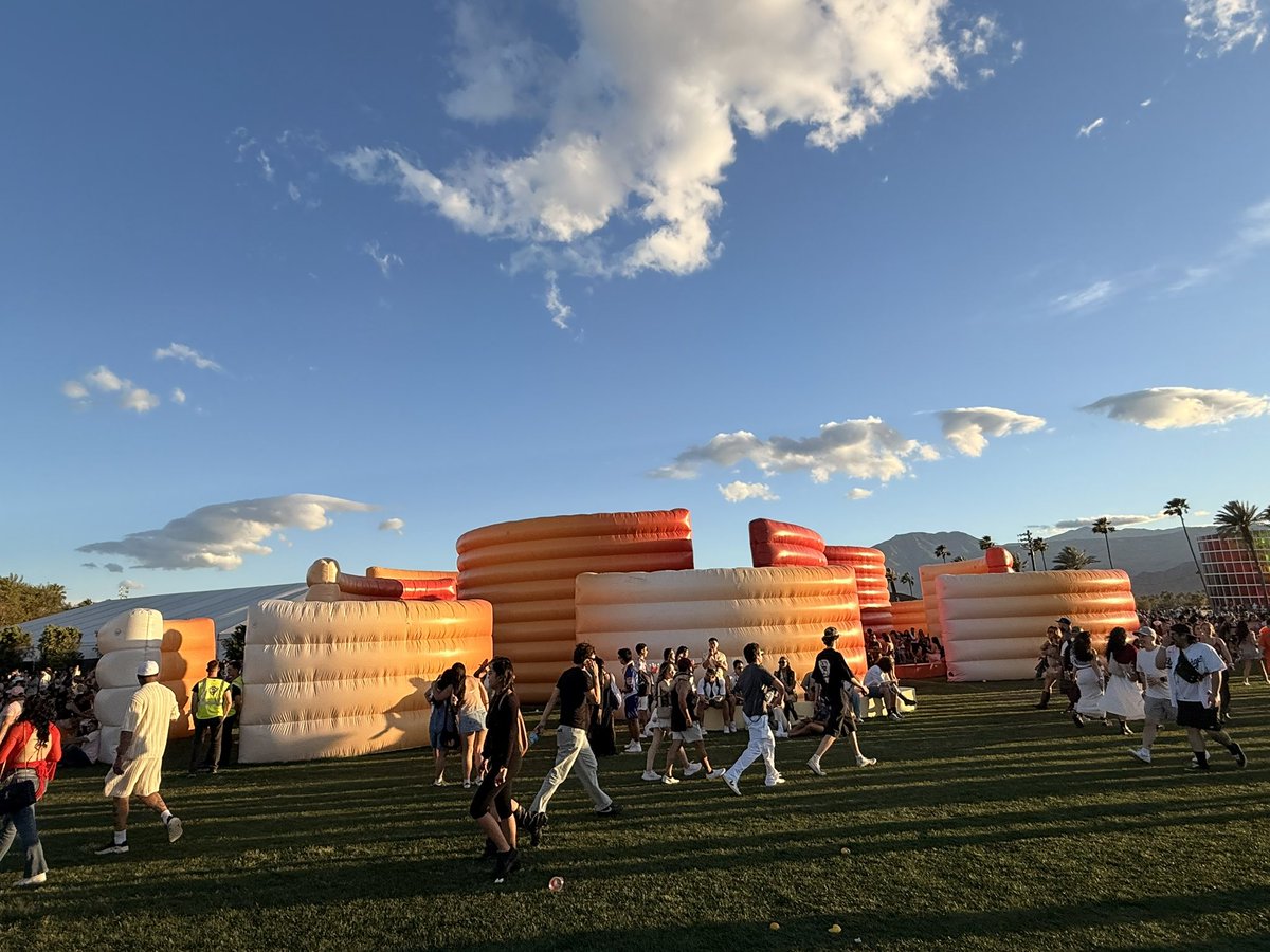ghettohouse's tweet photo. This years @coachella art installations. #coachella https://t.co/HselTk4Z0c