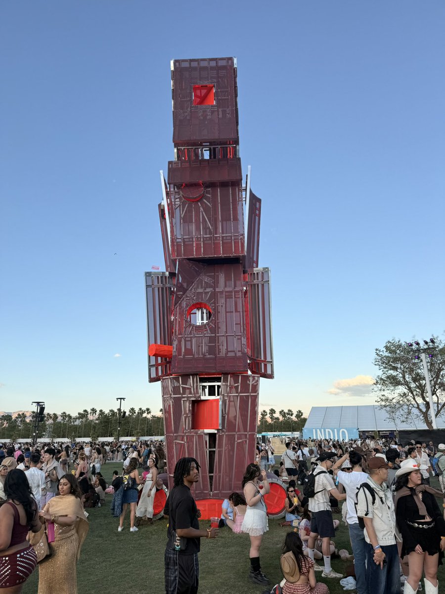 ghettohouse's tweet photo. This years @coachella art installations. #coachella https://t.co/HselTk4Z0c