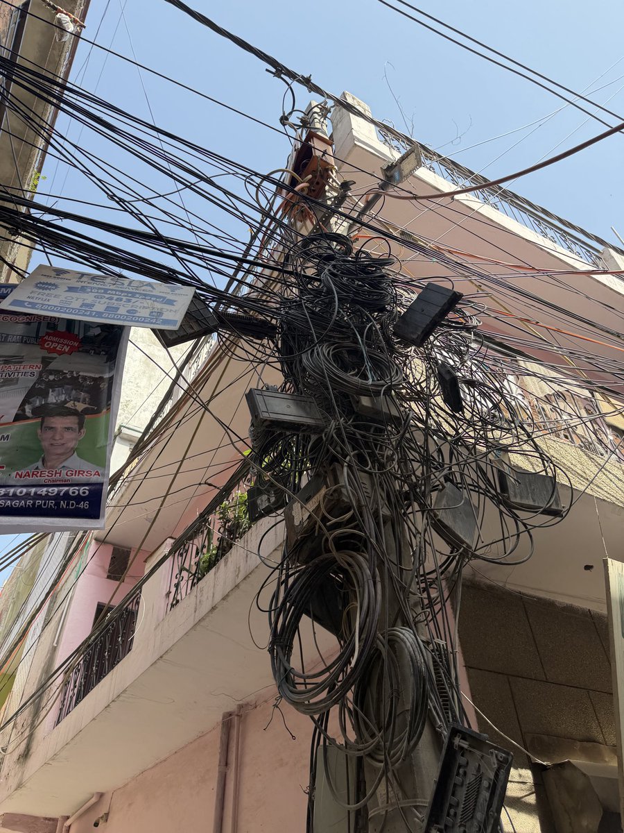 shivarajput72's tweet photo. Unsafe situation observed: an electric pole tilted backwards with multiple internet cables hanging loosely. This poses a serious risk to public safety.

Request immediate action from concerned authorities to fix this at the earliest. #PublicSafety #Delhi @bsesdelhi https://t.co/tp31Cu3bEg