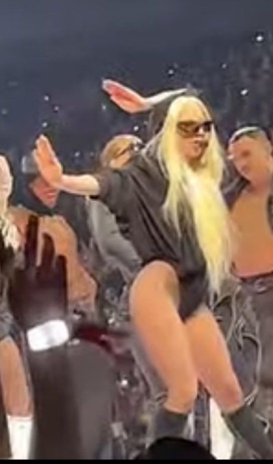 ˙⋆florence tweet media