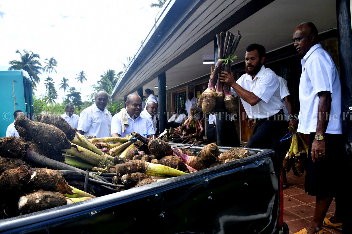 fijitimes's tweet image. #FijiTimesNews | The Kubuna confederacy, on behalf of the Turaga na Vunivalu na Tuikaba, and the chiefs (masi ni vanua) of the province of Tailevu. #Fiji #FijiNews

Read more here - fijitimes.com.fj/delegates-pay-…

📸JONACANI LALAKOBAU