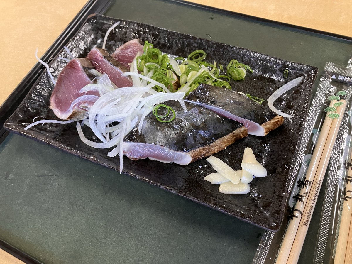 SamLioXIV's tweet photo. これは初鰹と、鯉のぼりが上がった四万十川 https://t.co/6D1LgFhvnh