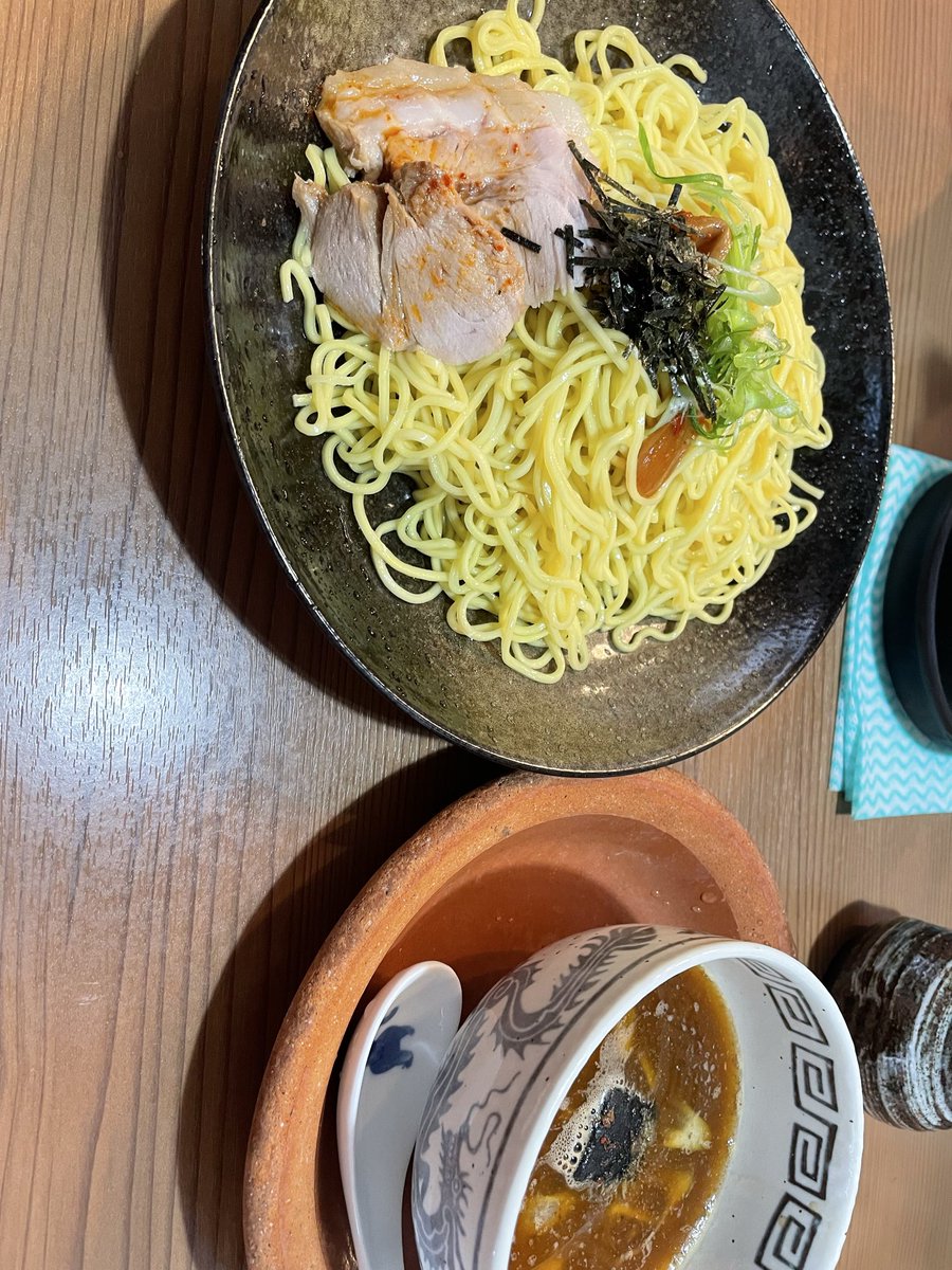 hamanipi's tweet photo. 池袋で秋刀魚ラーメンつけ麺andスタバのヨーグルトフラペチーノを食すの巻 https://t.co/pU07n07I1j