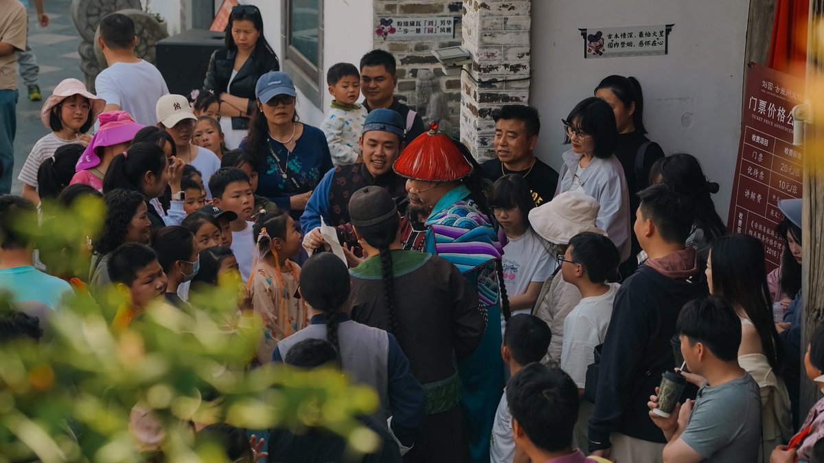 AnhuiOpera's tweet photo. 《六尺巷》 is a wall-to-wall struggle, three-foot concession, no fierce confrontation, but courtesy, humility, tolerance, and harmony, the six-foot alley has been passed down for a hundred years! https://t.co/ljiiBwvAif