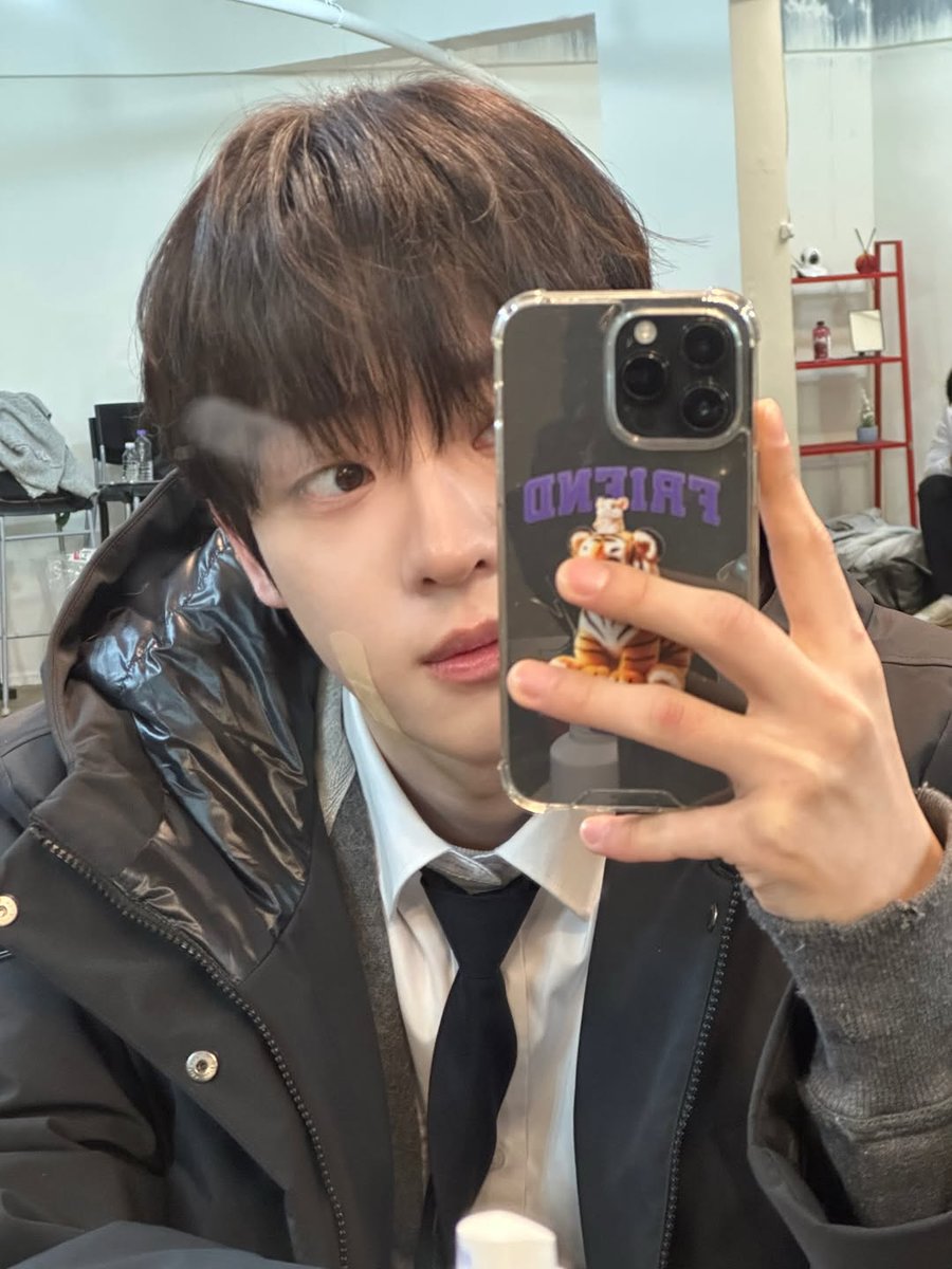 아주 귀엽다 귀엽다 하니까 
세상이 다 네 것 인거같지?
좀만 기다려 
우주가 네것이될테니까