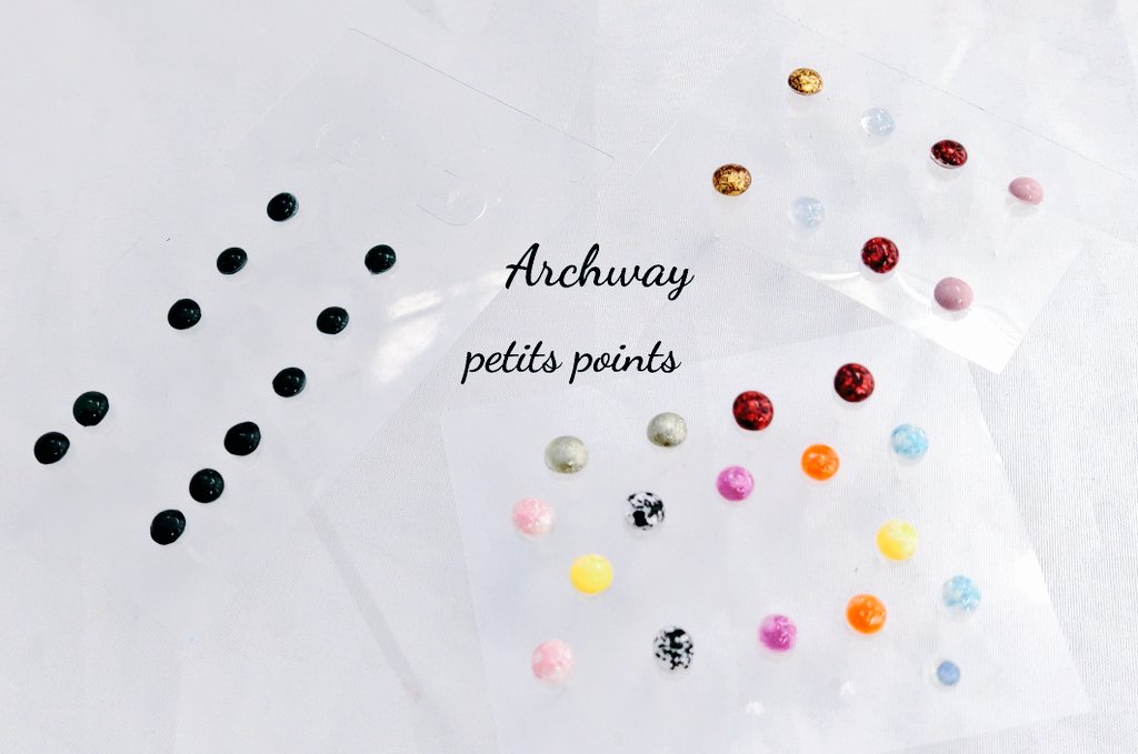 Archway_hm's tweet photo. 天気がいいので、「Petits Points」の納品分以外のカラーも屋外で撮影してみました📸
小さくてぷっくり、カラフルな可愛さを楽しんでもらえたら嬉しいです♥️
 #はこみっつ
 #Archway_handmade https://t.co/SF4LGluYFh