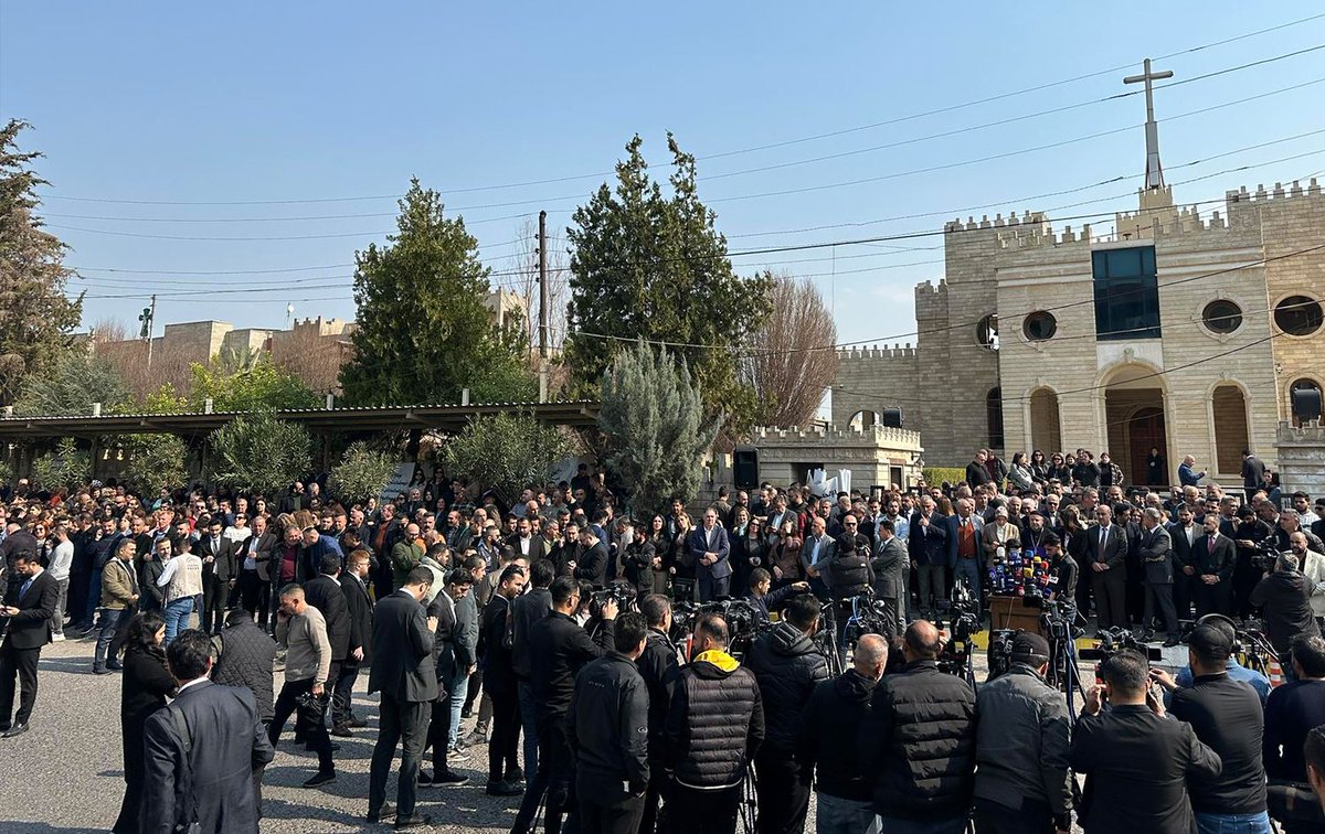 NINRORUIZ's tweet photo. El idioma de Jesús…
todavía se habla en Ankawa, un enclave cristiano que ha perdurado durante casi 2000 años. 
Pero está desapareciendo.
En un pequeño pueblo al norte de Irak,
el arameo —la lengua de Cristo—
sobrevive… apenas. 
Guerra.
Migración.
Violencia.
Cada generación lo habla menos. 
No es solo un idioma…
es historia viva del cristianismo.
Y está a punto de apagarse.
¿Nos importa… o lo dejamos morir?
#cristianismo #historia #arameo #Jesucristo #Irak