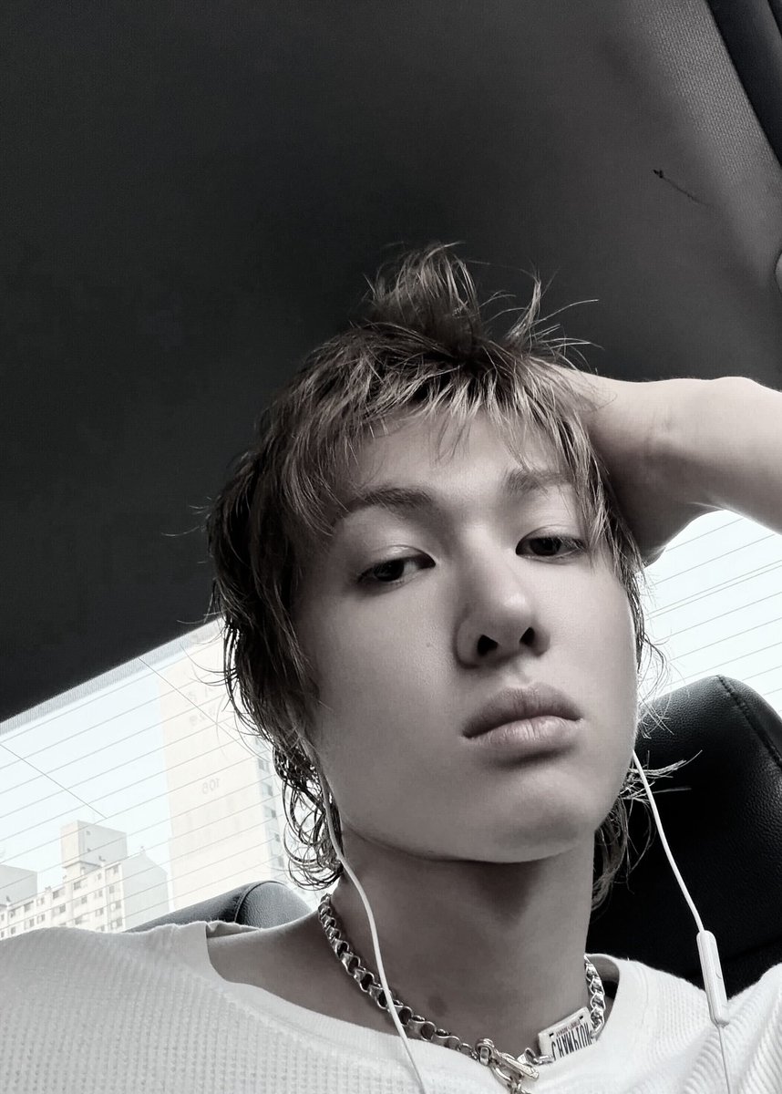 carly 𖤍 tweet media