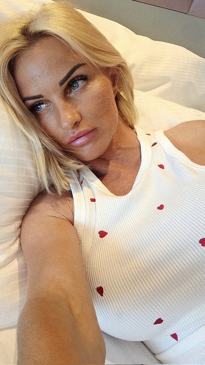 RealCandysamira's tweet image. Good morning everyone, happy Saturday ☀️
The new update is now live and ready for you don’t miss it.
I’m getting up now and starting the day with a fresh coffee. #SaturdayVibes #NewUpdate #MorningRoutine #CoffeeFirst