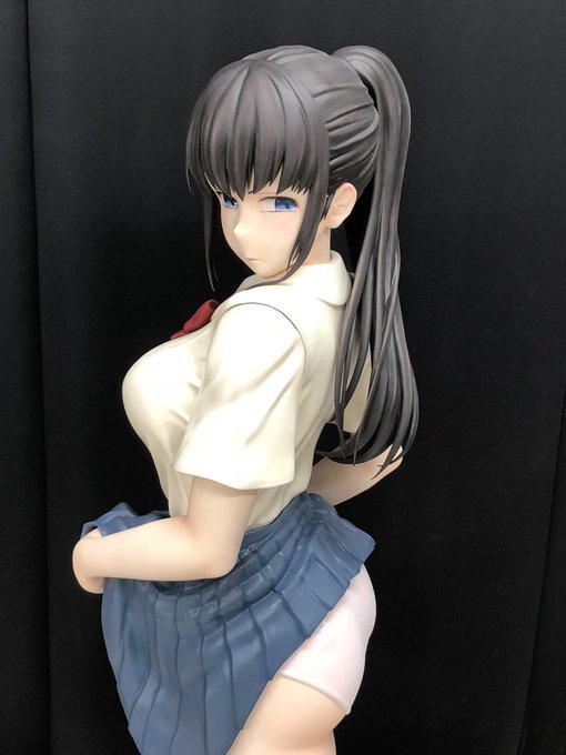 今回の『嫌パン展in KYOTO』展示にあわせて、嫌パンの等身大フィギュアをオークションに出展することにしました!

現在展示できる会場も限られており、このまま自宅に置いたままになってしまうのももったいないと感じていました。 