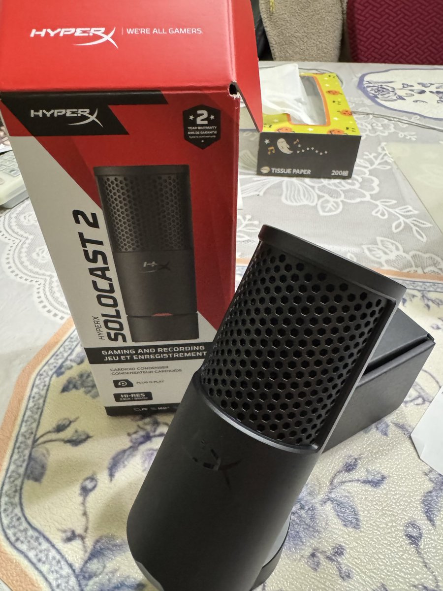 ここ2、3ヶ月声が遠いと言われてきました
ヘッドホンのマイク使ってましたけどやっぱ経年劣化なのかなと判断し、初めてゲーミングマイクを購入
どれくらい音が綺麗になるのかな？