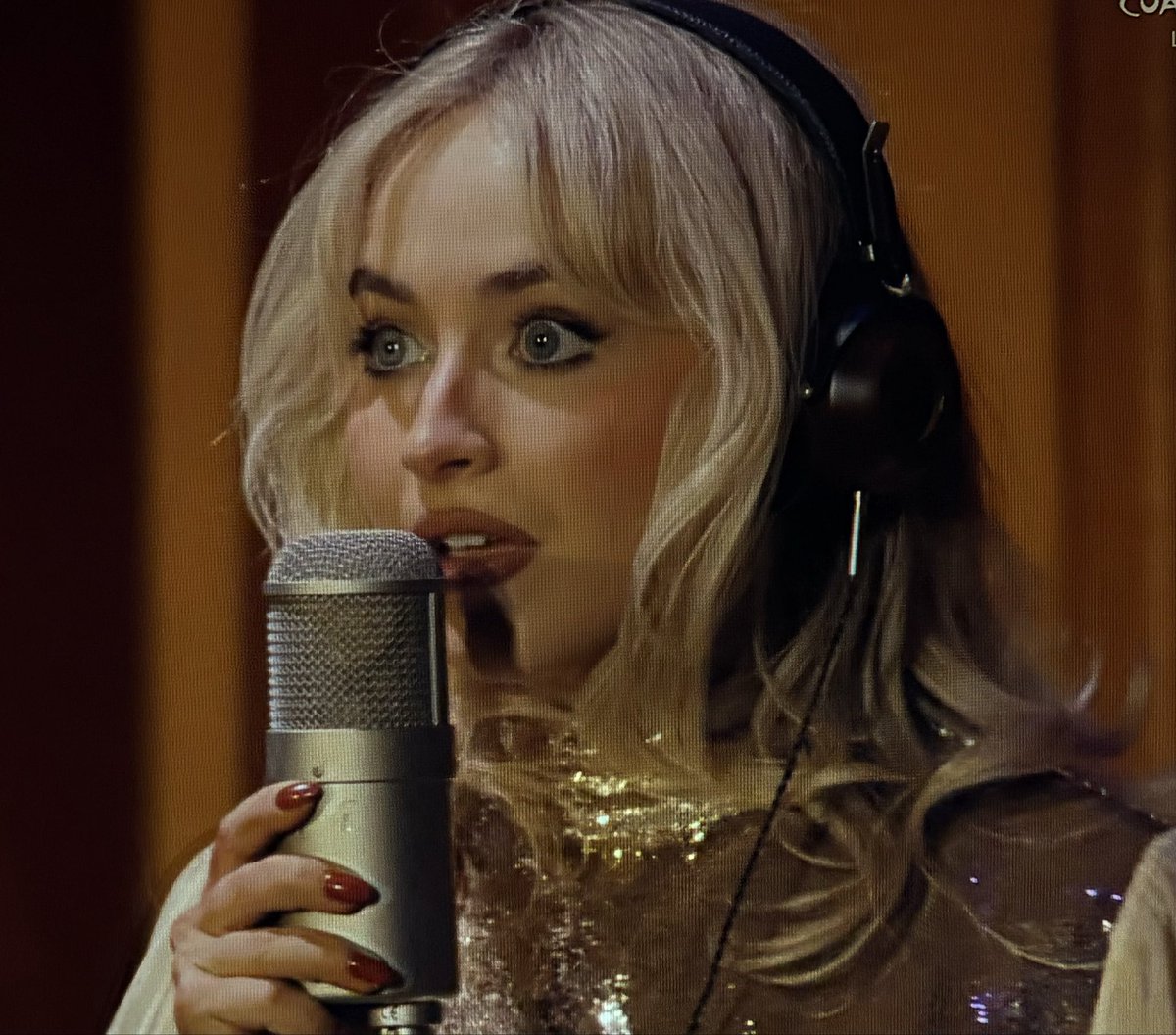 nothing2decode's tweet photo. my real reaction to #sabchella @TeamSabrina https://t.co/t8OXo1Ao7J
