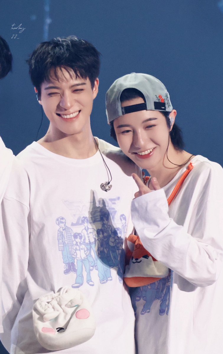 zey ୨ৎ tweet media