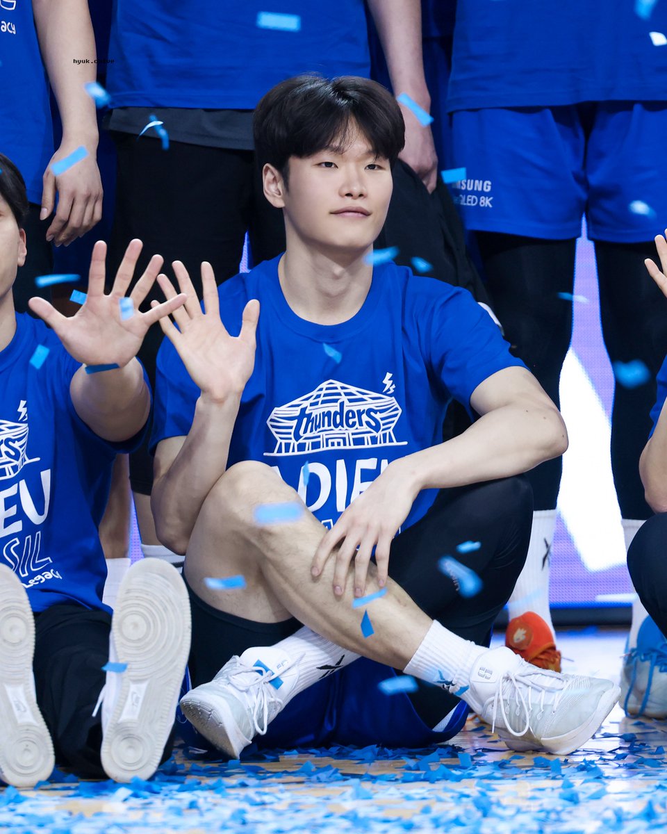아 .. 진짜 귀엽네 이대로 내가 들고 튈 걸 

#서울삼성 #신동혁