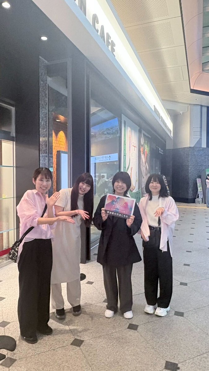 SHEAWARDS_jp's tweet image. ／
みんなで会場に行こう！東京駅待ち合わせ企画👟✨
＼

⏰ 集合時刻  14:40
🚉 集合場所  JR東京駅 丸の内北口改札そば

この看板を持ったスタッフがいるのでお気軽にお声かけください！

▼詳細はこちら
shestation.shelikes.jp/view/post/0/26…

#SHEアワード #シーライクス