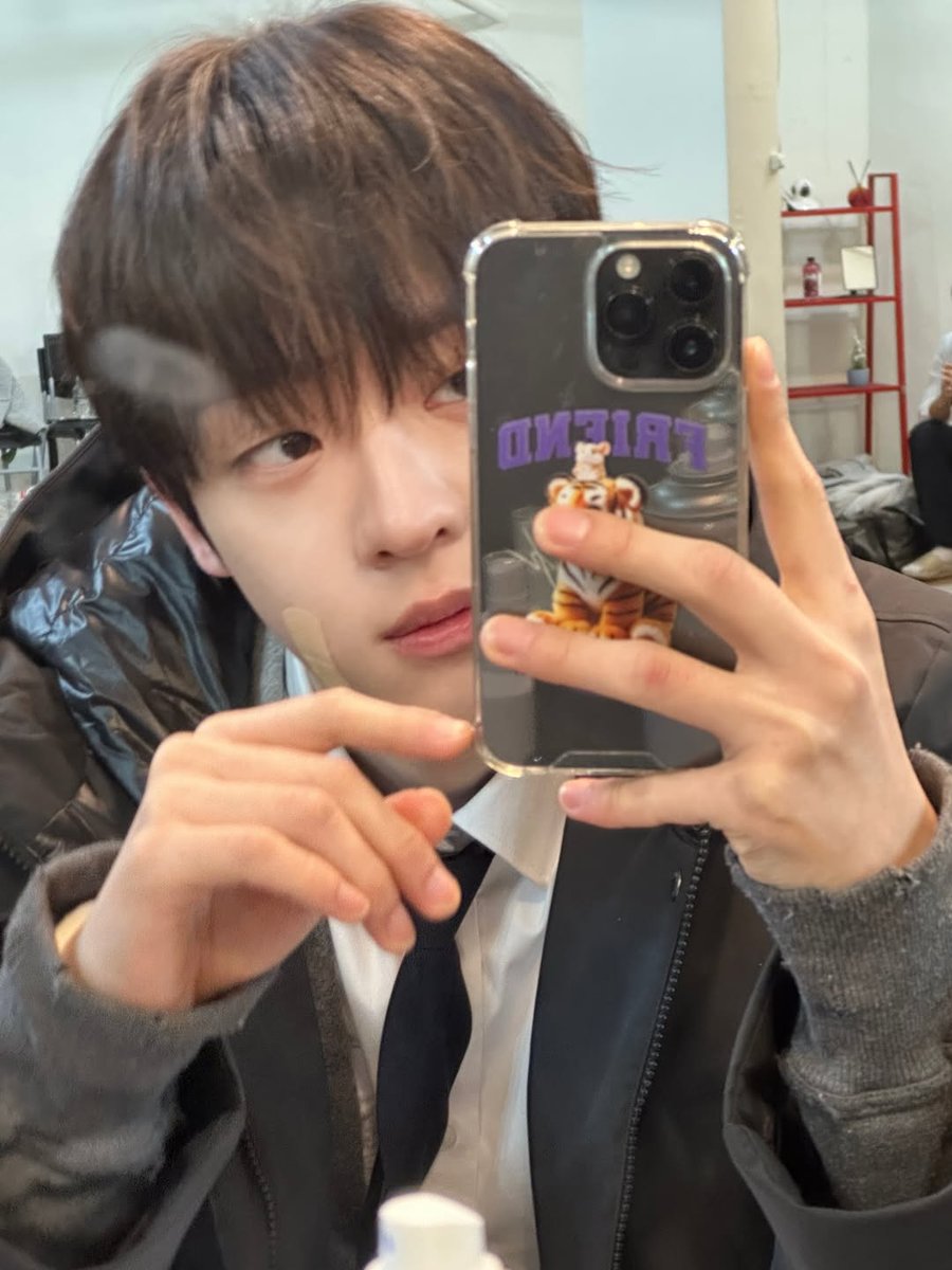 너 솔직히 말해 고등학생이지