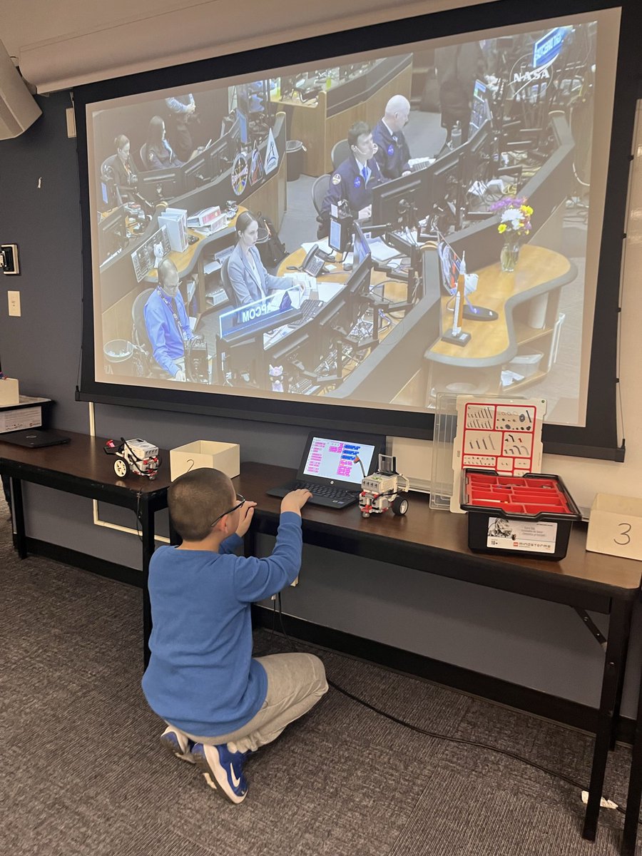 DericBorrero's tweet photo. Teaching Robotics class at Wagner College turned into mission control 🚀 

Paused to watch Artemis II return—real-world science in action. Future engineers locked in, making connections, thinking ahead.

What we learn today shapes tomorrow. #sciencewillwin https://t.co/yHfdrp0AS2
