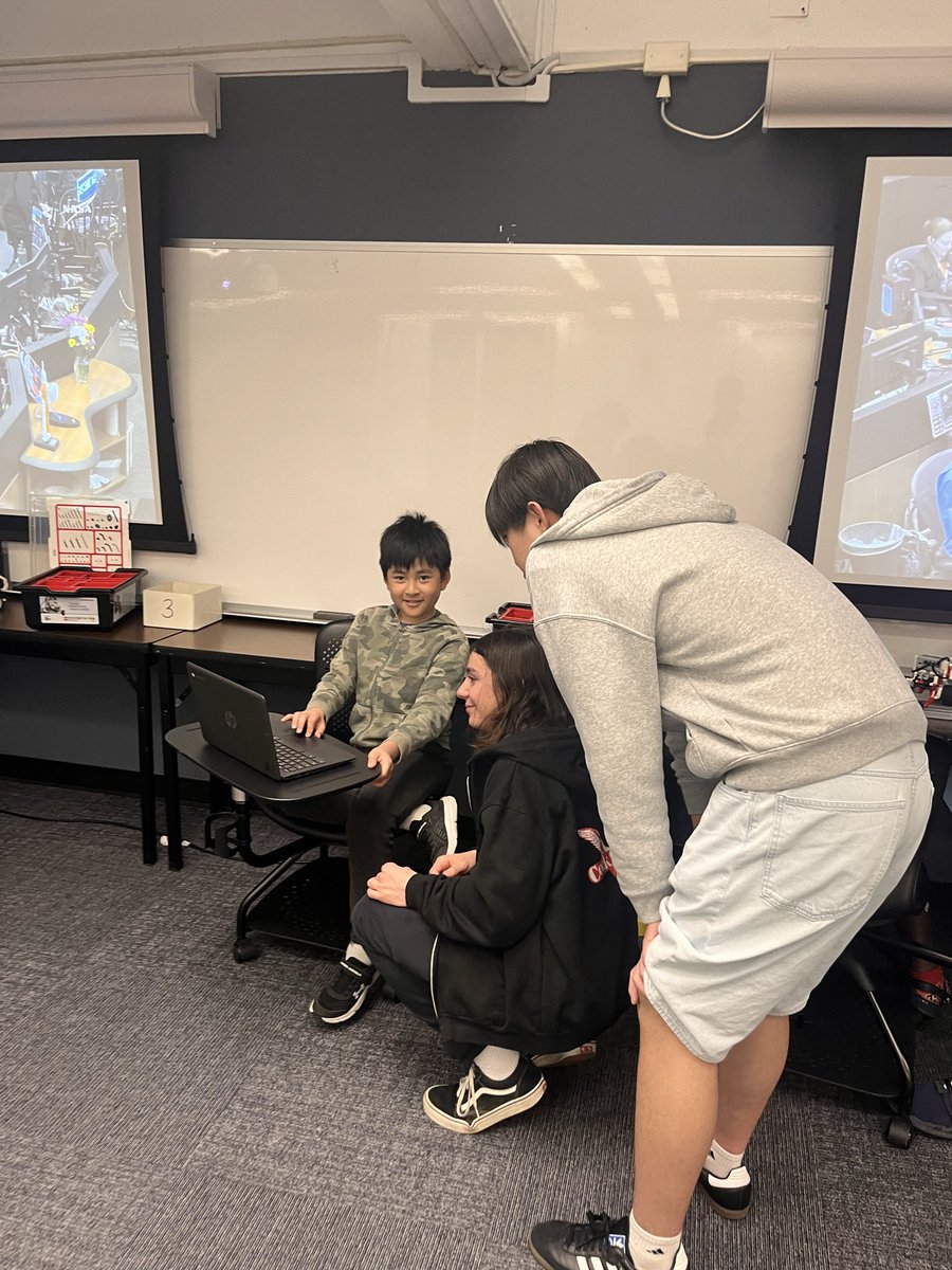 DericBorrero's tweet photo. Teaching Robotics class at Wagner College turned into mission control 🚀 

Paused to watch Artemis II return—real-world science in action. Future engineers locked in, making connections, thinking ahead.

What we learn today shapes tomorrow. #sciencewillwin https://t.co/yHfdrp0AS2