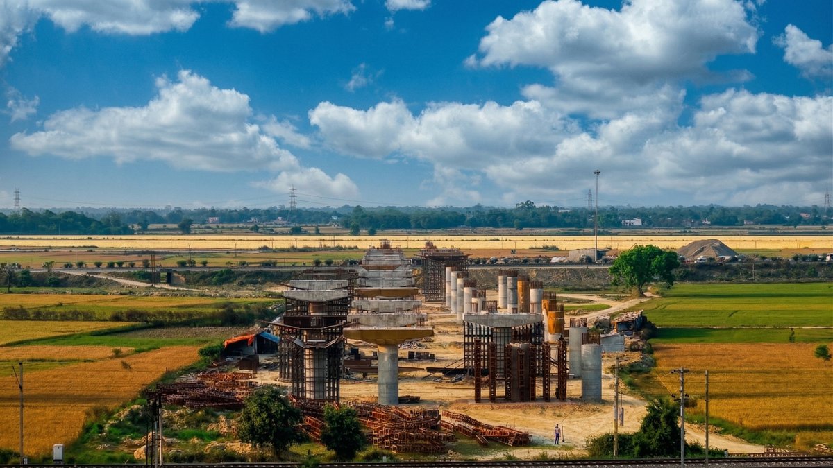 Life_On__Wheels's tweet image. 🚧 Bihar’s first Greenfield #Expressway update!
Amas–Darbhanga Expressway (189 km) is being developed in 4 packages. Package-04 (42.21 km) in Darbhanga–Samastipur is being constructed by Ram Kripal Singh Construction Pvt. Ltd. (RKSCPL).

🎥 Full ground report:
