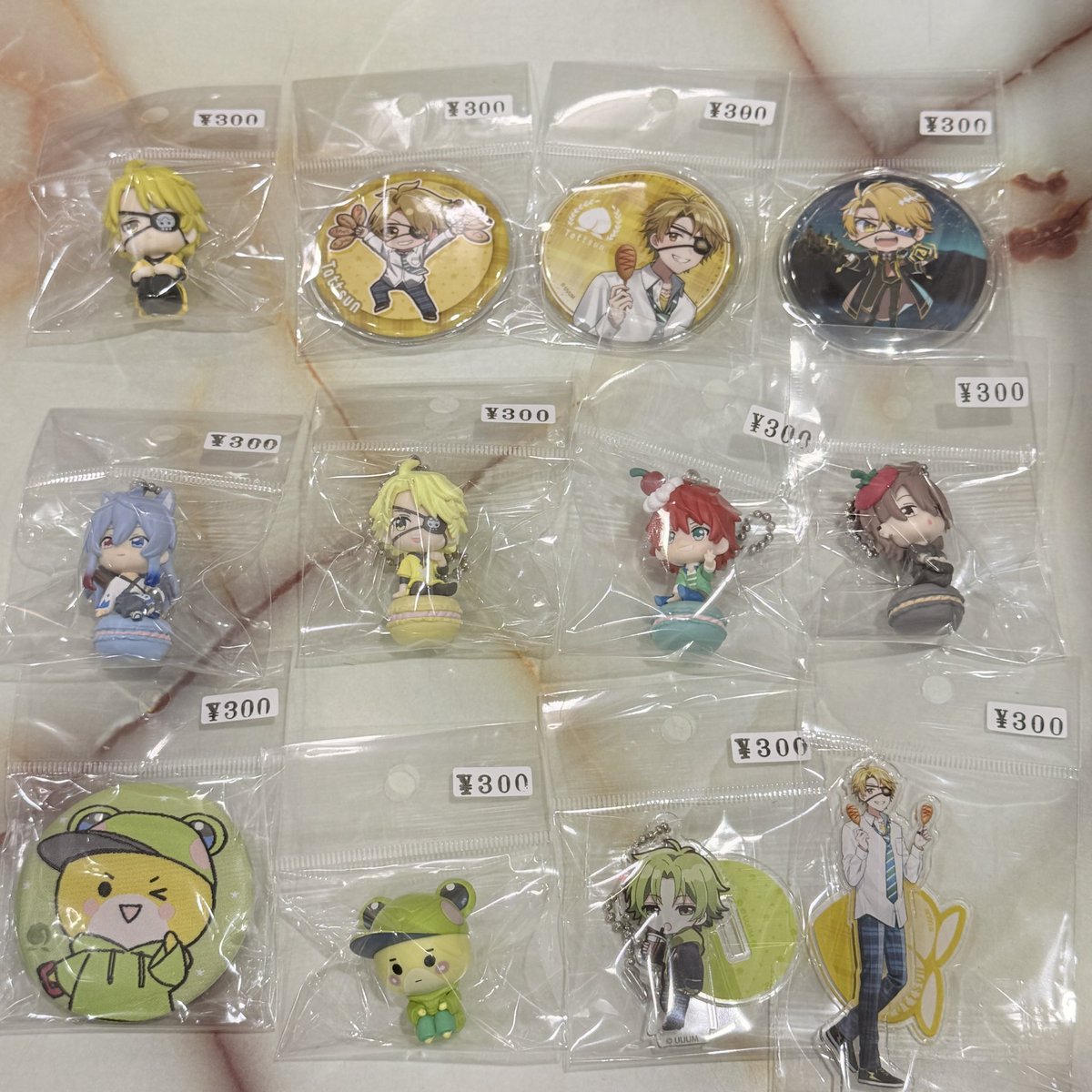 からぴち カラフルピーチ グッズなどが 入荷してます。 各300円