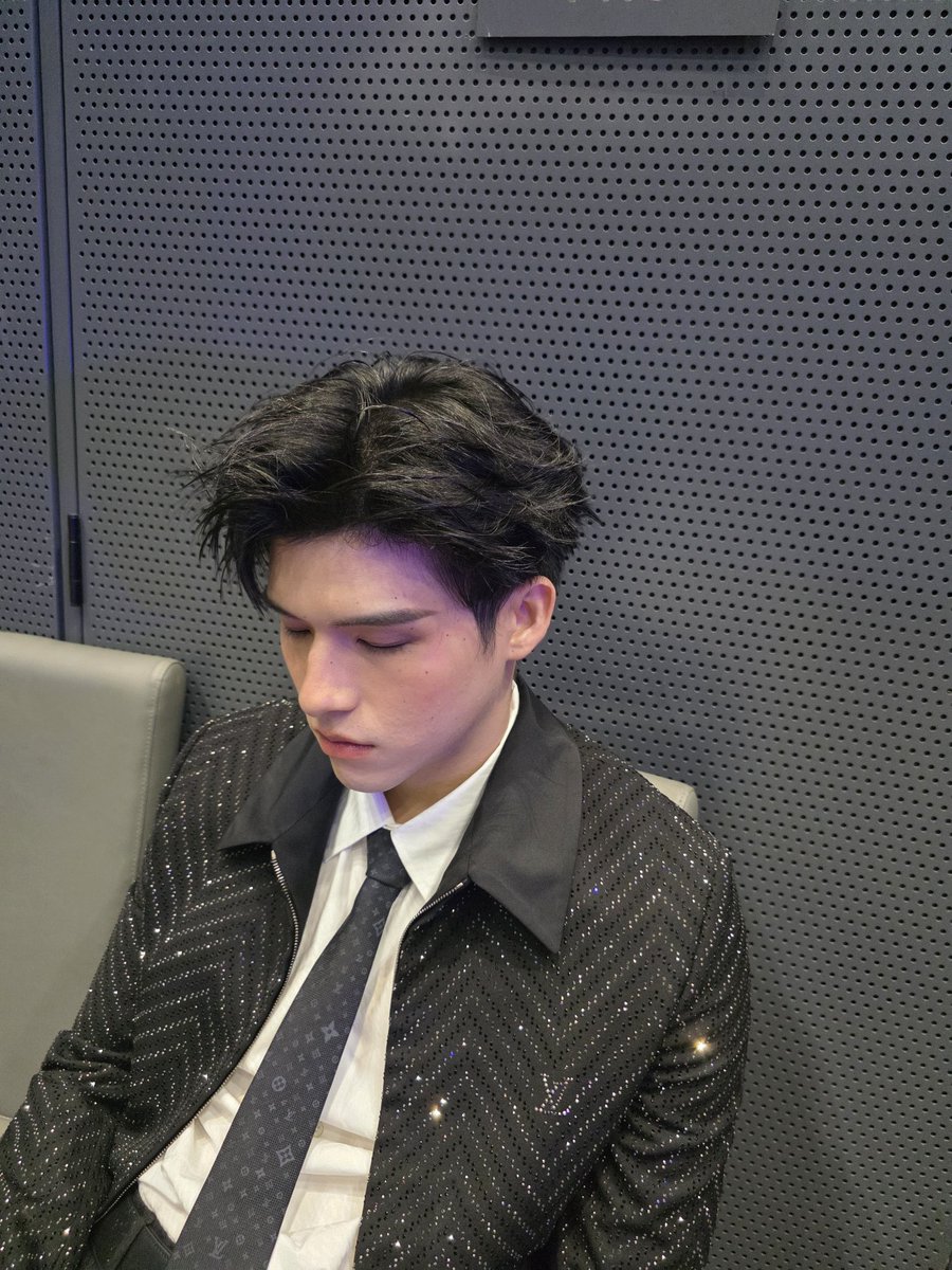dasymwy's tweet photo. ไม่ใช่แค่ชาวเน็ตที่ชอบสกายผมสั้นนะ ยัยคนนั้นน่าจะชอบมากเหมือนกัน ถ่ายเขาออกมาหล่อทุกรูปอะ https://t.co/pzbyby6h7E