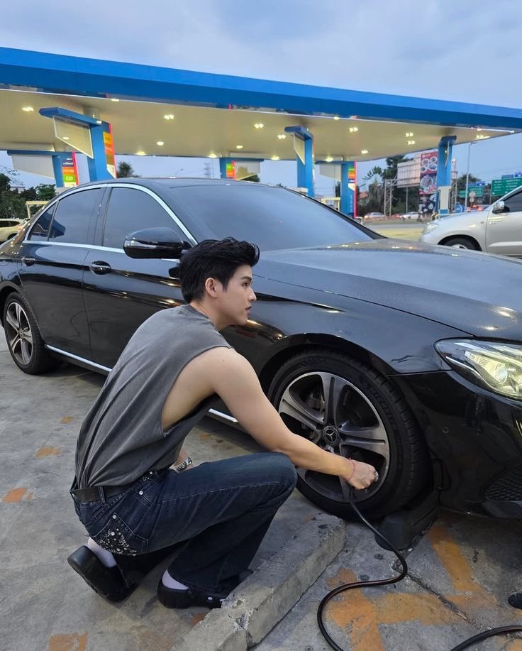 dasymwy's tweet photo. ไม่ใช่แค่ชาวเน็ตที่ชอบสกายผมสั้นนะ ยัยคนนั้นน่าจะชอบมากเหมือนกัน ถ่ายเขาออกมาหล่อทุกรูปอะ https://t.co/pzbyby6h7E