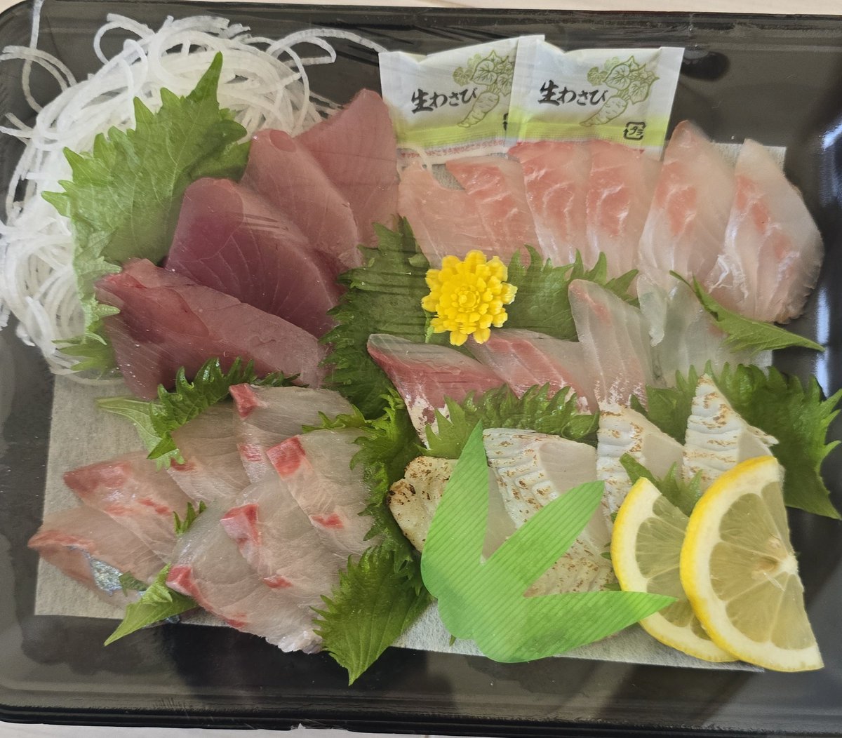 こあら tweet media