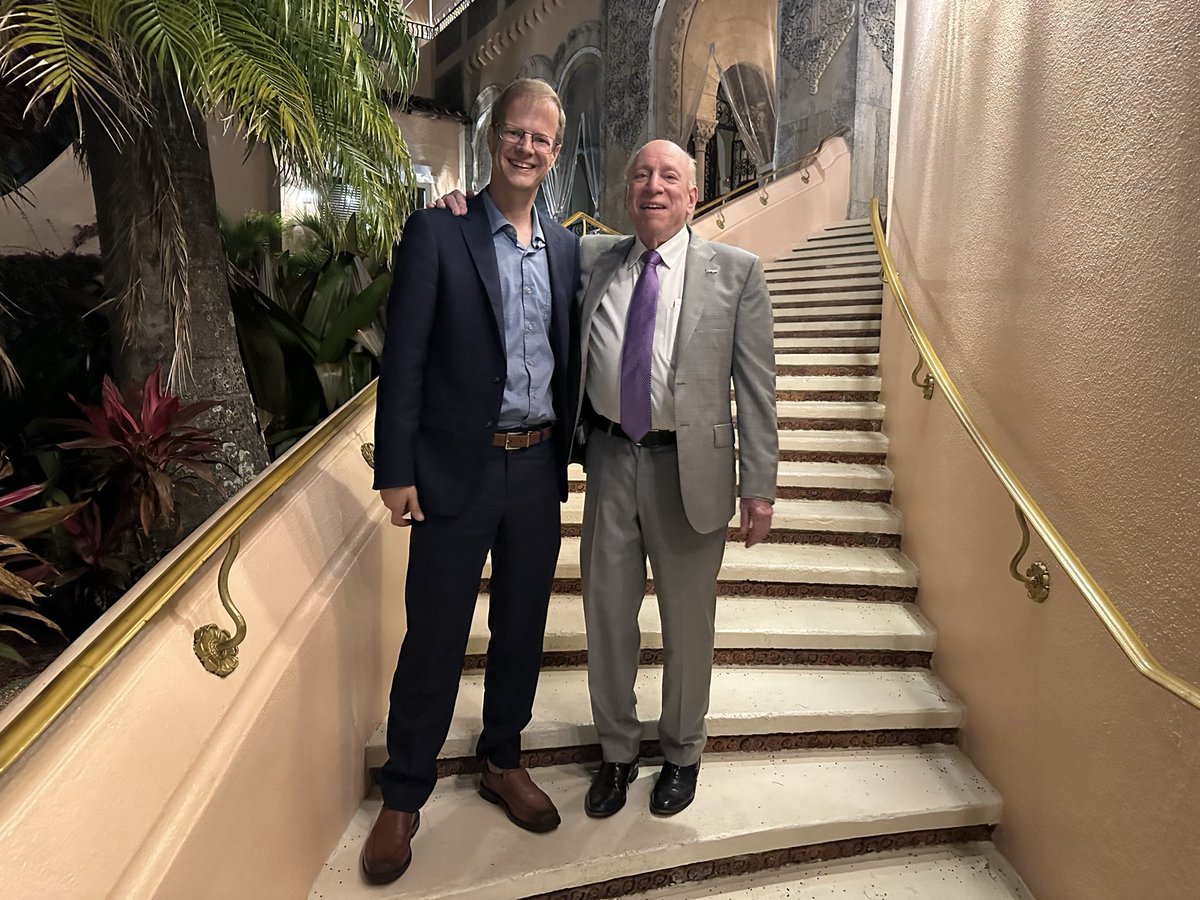 MattEStruck's tweet image. ☝🏻and @PeterTicktin 
has the coolest friends😉

#WeThePeople #DoWhatYouCan
Trump Can't Do It Alone
TOGETHER WE WIN!🙌🏻🇺🇸💯