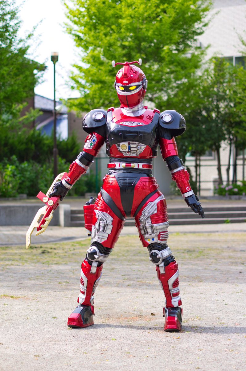 #3Dプリンターに一切頼らず完成した作品
「重甲ビーファイター　レッドル」まだヒートガン、G10ボンド、うすめ液、サンペルカ、ベルトサンダーも使ってない時に熱意だけで作り上げた狂気のコスプレを見てくれ！