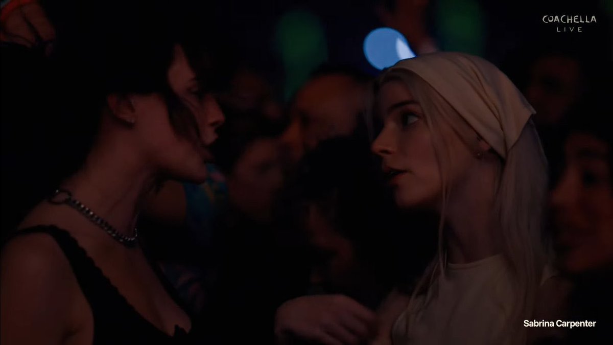BuzzingPop's tweet photo. Anya Taylor-Joy and Cara Delevingne singing during Sabrina Carpenter’s “Please Please Please” at #Coachella. https://t.co/crOWOFZSDW