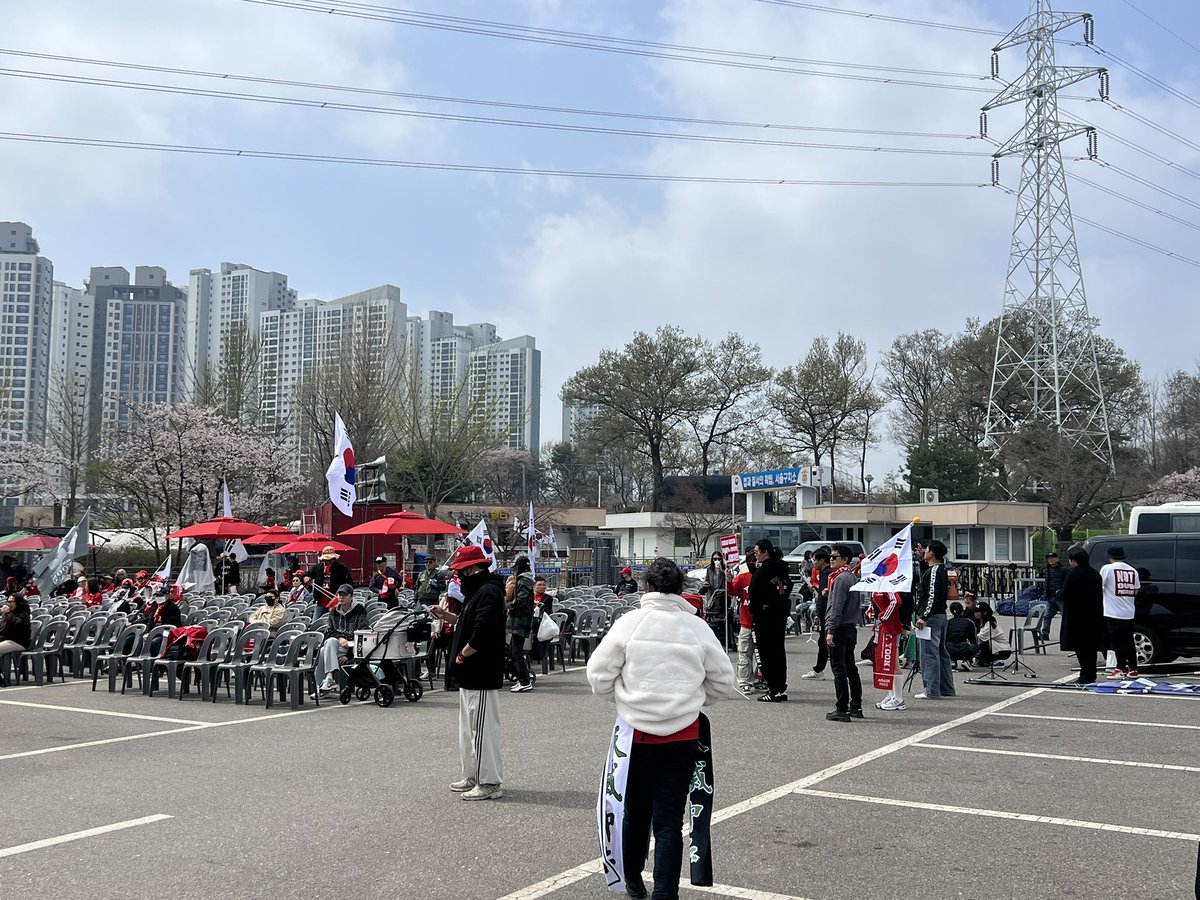 europanic tweet media