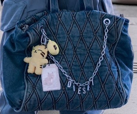 khoshlover's tweet photo. hoshi's endearing collection of bag charms🥹 https://t.co/K369IJolSo