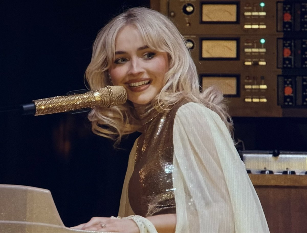 nothing2decode's tweet photo. WE ALMOST BROKE UP AGAIN LAST NIGHT DEBUT #sabchella https://t.co/oXwxHIqMkW