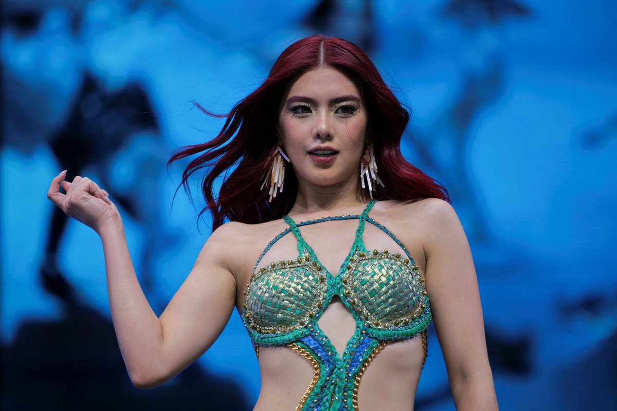 PhilippineStar's tweet photo. BINICHELLA IS THE MOMENT ✨🇵🇭

BINI made a historic debut at Coachella in Indio, California on Saturday (Manila time), showcasing P-pop talent on the international stage. (Wire photos/Reuters) https://t.co/CIclQWlP7i