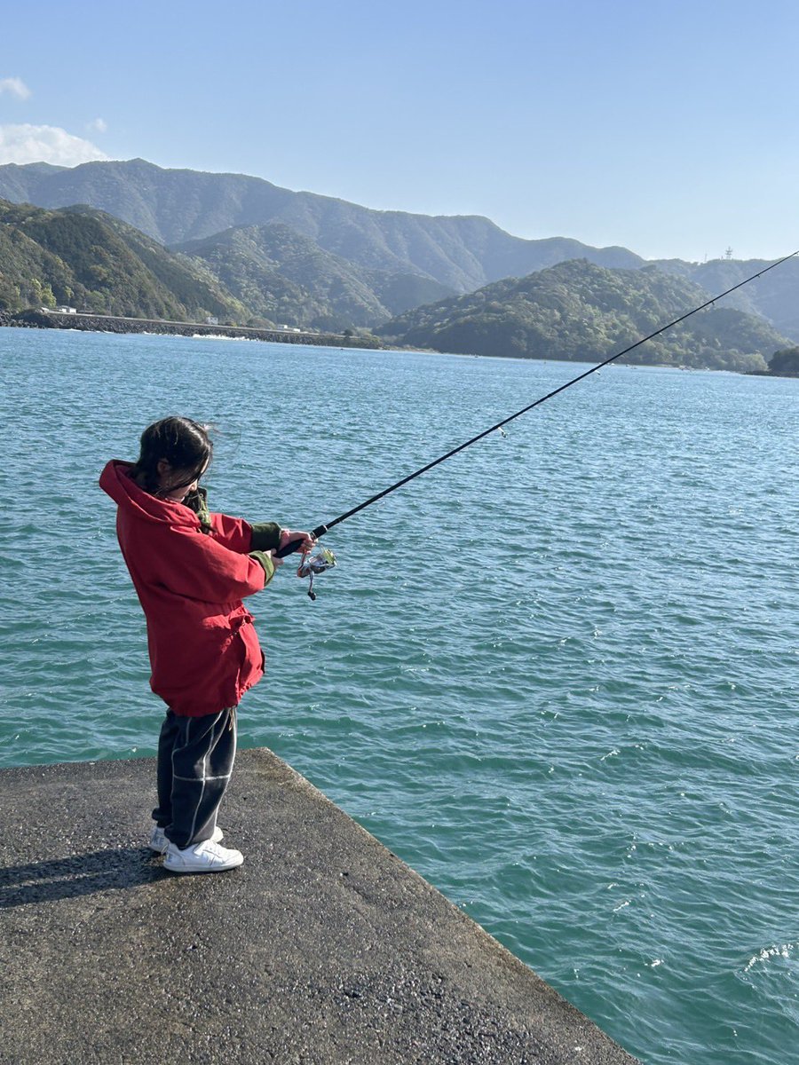 KazBtc1981's tweet photo. 今日は天気が良いので娘を連れて
スーパーで買い出しをしてから
海で釣りを楽しんでいます♪
The weather is nice today, so I took my daughter
to the supermarket to do some shopping,
and now we're enjoying fishing at the sea♪
@useTria
#SunshineSpends https://t.co/xcMOa4eOKA