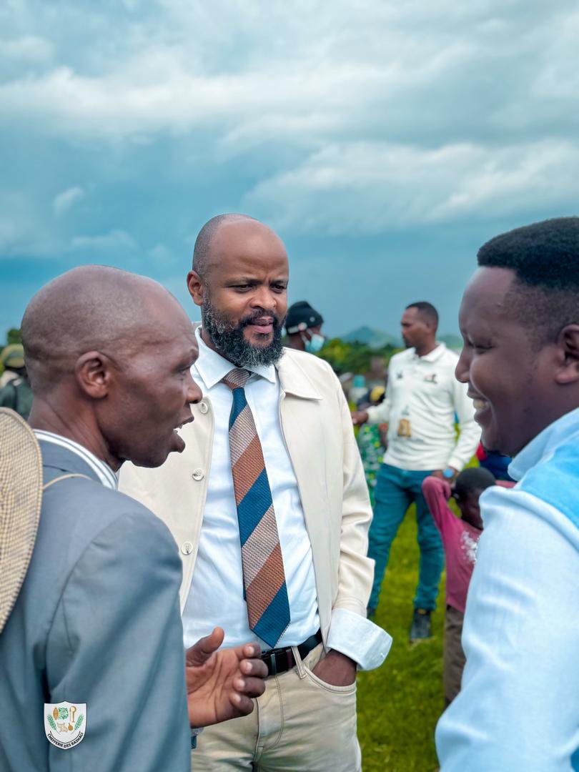 jacko_bash's tweet photo. 📸 À la rencontre des habitants de Kabalekasha dans le groupement Bashali-Kaembe ! 🤝
Fidèle à nos engagements, nous plaçons le bien-être de la population au centre de toutes nos actions. https://t.co/l7S3CJQ1gs