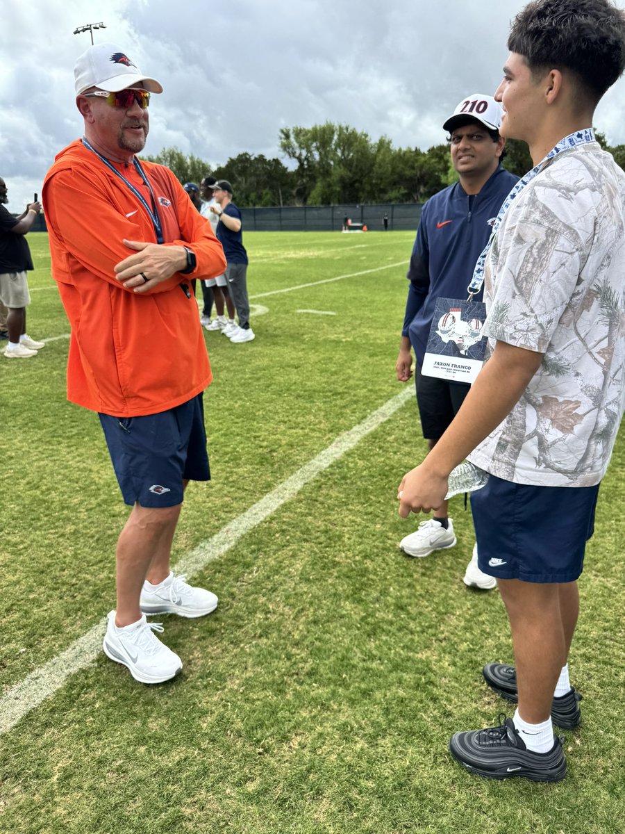 FrancoJaxon's tweet image. Enjoyed my visit to UTSA. Good catching up with Coach Patel and visiting with Coach Traylor. I’ll be back soon! @UTSAFTBL @Coach_DrP @theJJPerez @UTSAinsiders @s_franco5 @806hsscmedia @2LiveCraig @LockedInQB @Hunter_DeNote @jaxon_rose8 @MCSMustangFB