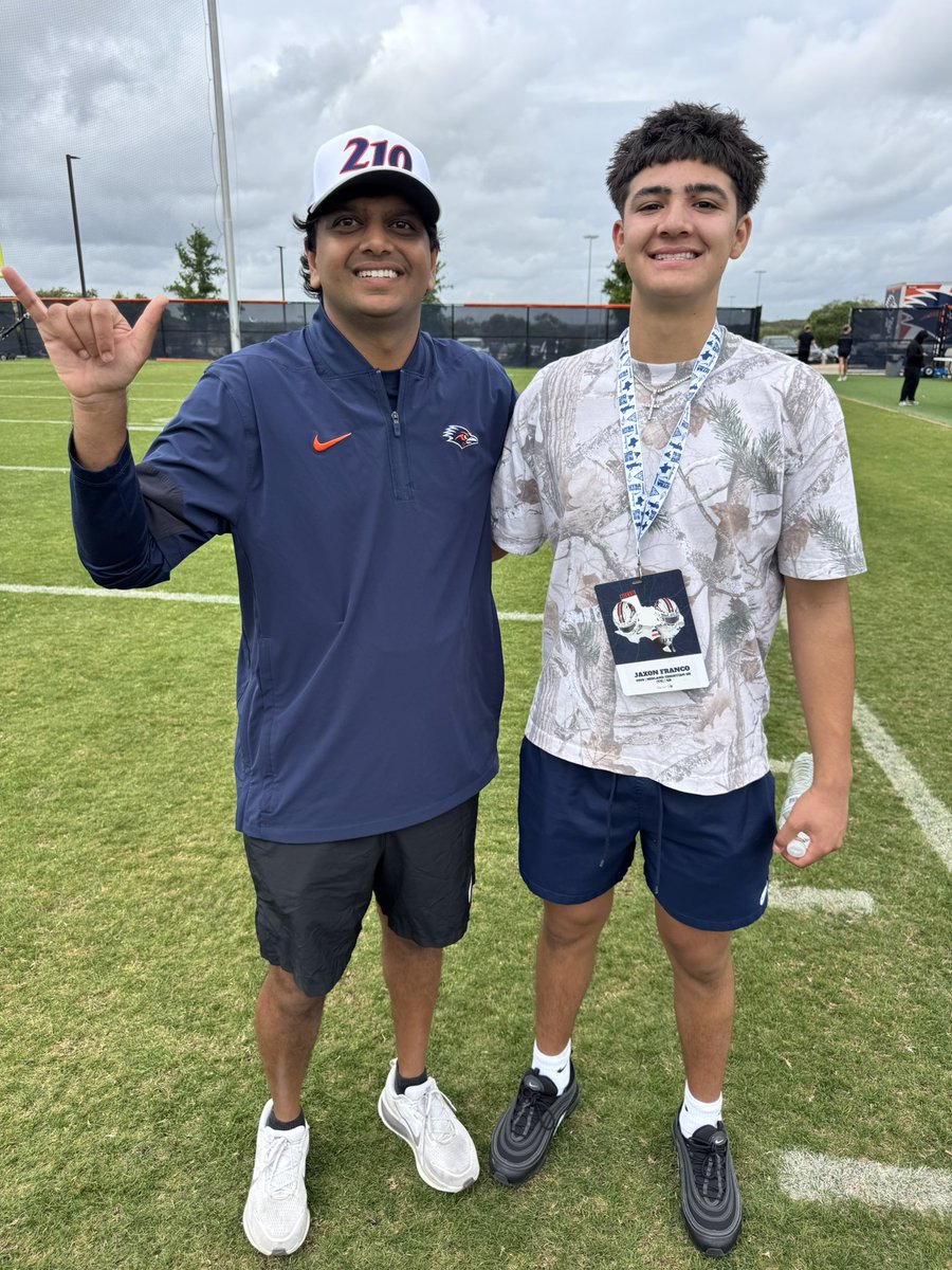 FrancoJaxon's tweet image. Enjoyed my visit to UTSA. Good catching up with Coach Patel and visiting with Coach Traylor. I’ll be back soon! @UTSAFTBL @Coach_DrP @theJJPerez @UTSAinsiders @s_franco5 @806hsscmedia @2LiveCraig @LockedInQB @Hunter_DeNote @jaxon_rose8 @MCSMustangFB
