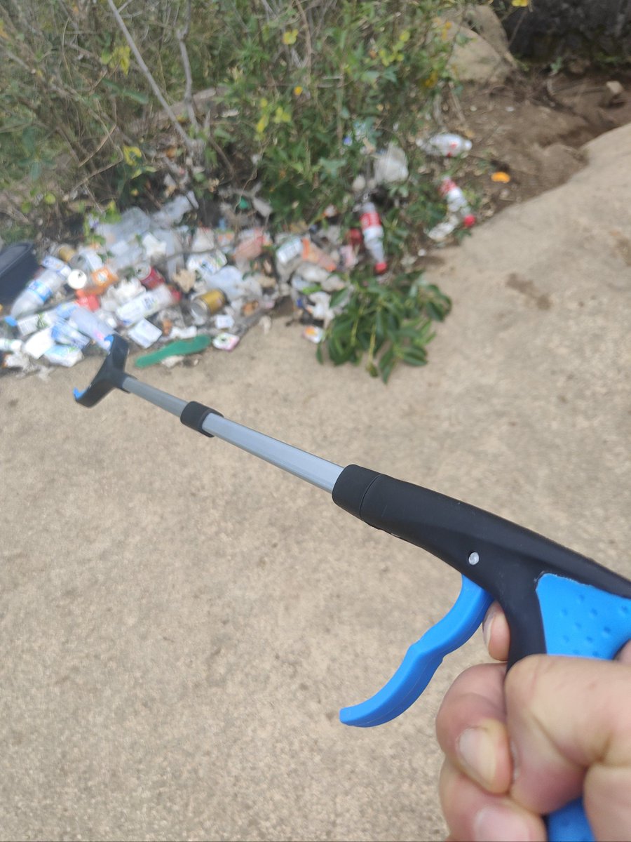 Backwards_Corp's tweet image. Community Clean-Up Day!  Join us this Saturday, 10 AM at Maple Park to spruce up our neighborhood!  Bring gloves + a reusable bag—snacks + tools provided.  Let’s make our space shine together!   #MapleNeighbor #KeepItGreen