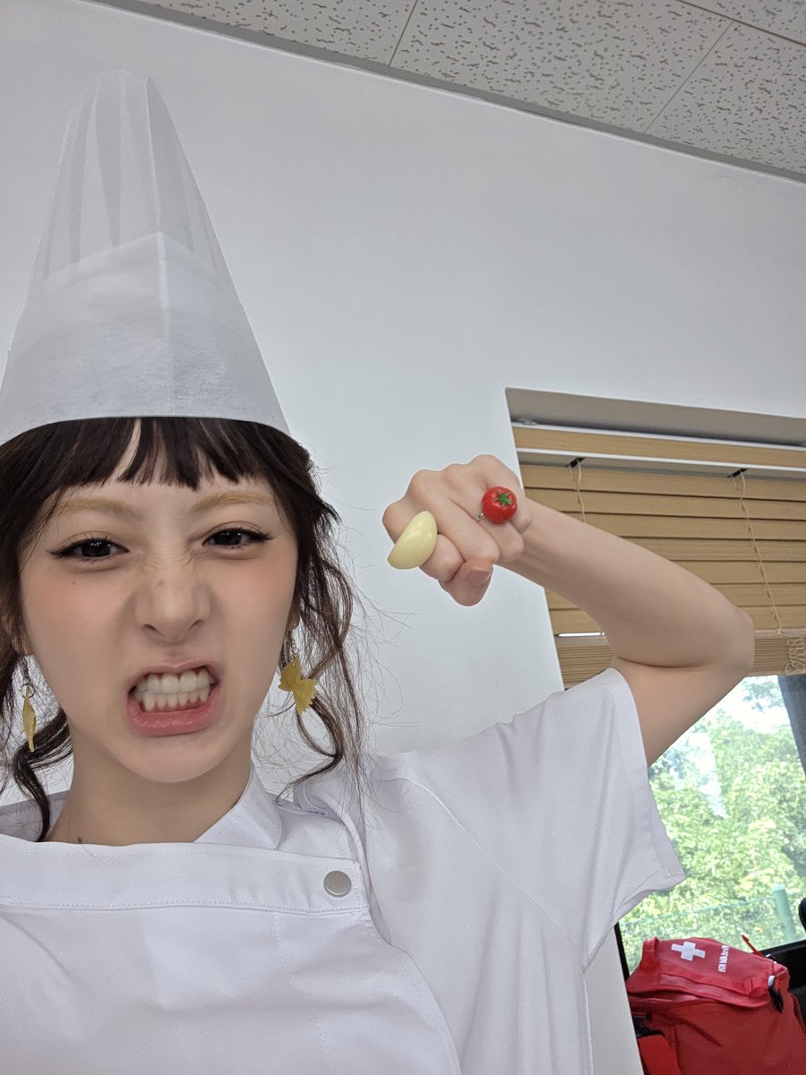 yunjin pics tweet media