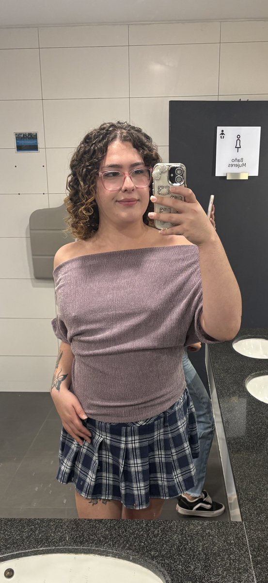 Nyxtaaaaa_'s tweet photo. En instagram                VS                   En X https://t.co/WR4TE4ozF7