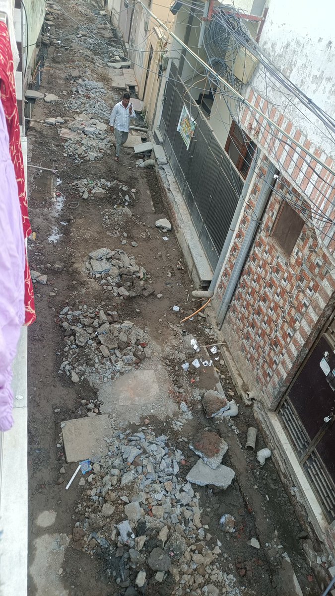 komalsahdev's tweet photo. @CMOfficeUP This is the situation of hakikat nagar Saharanpur, no one listens to us neither contractor nor @SaharanpurDm for 4 months. https://t.co/NtNPj1IPBU